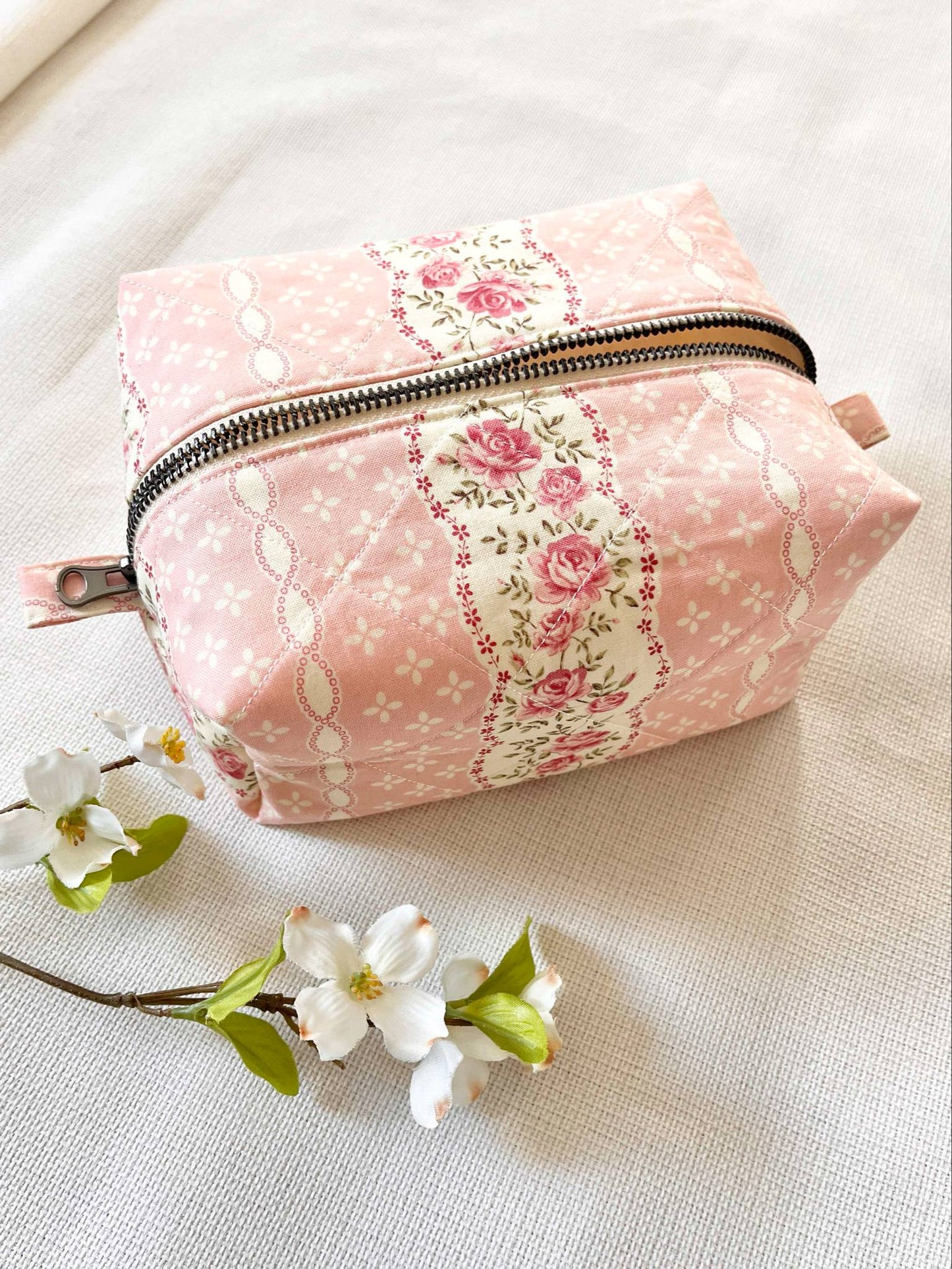Handsewn Makeup Tote Bag | Small Zipper Cosmetic Pouch | Travel Toiletry Bag | Handmade Gift for Her | Floral Makeup Organizer Bag